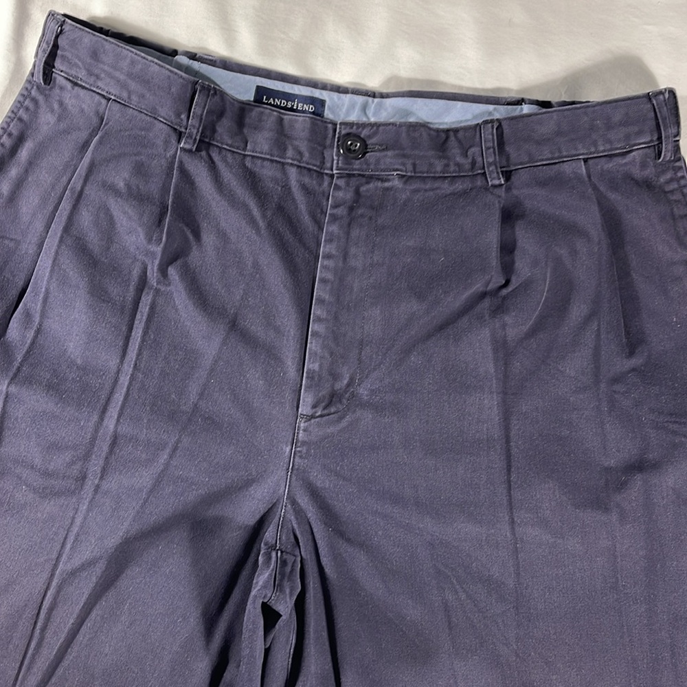 Lands' End mens navy blue rugged double pleated expandable 8.5" shorts - size 36